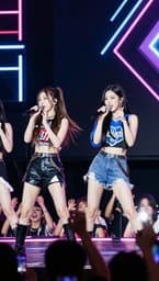Lisa Goals & Jennie Vibes