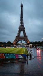 Paris Hums